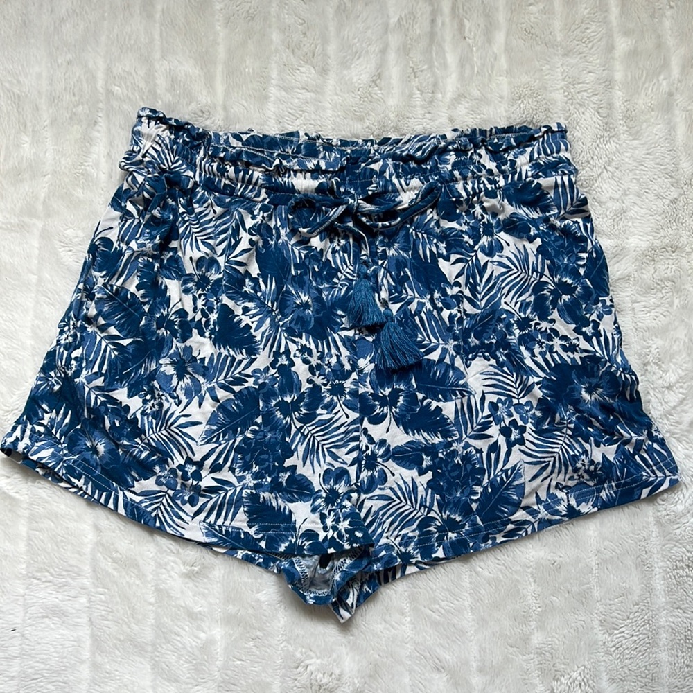 Copper Key elastic ruffle waisted blue floral shorts